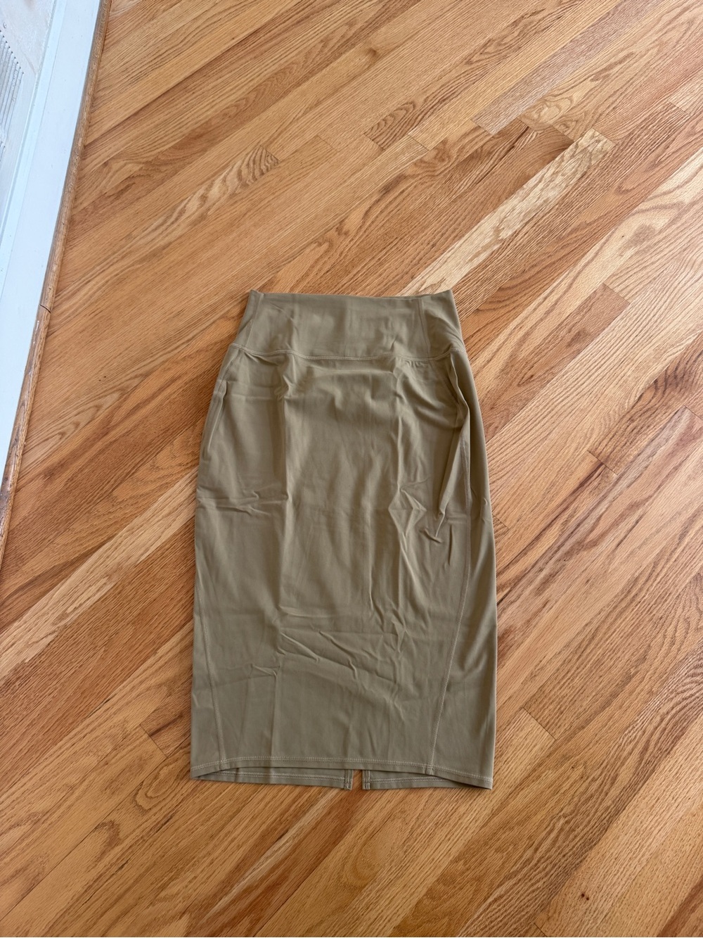Lululemon nulu slim-fit hr skirt size 10 tan